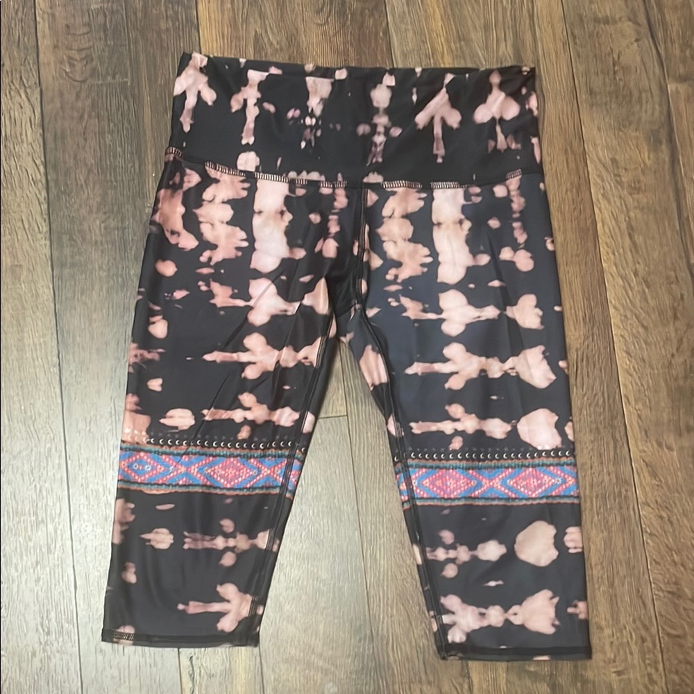 Teeki Patterned Leggings - Black and Pink